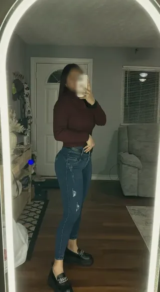 Andrea, 29