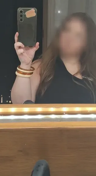 Isabella, 19