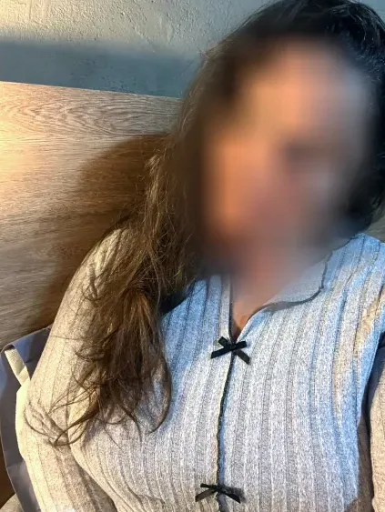 Julie, 33
