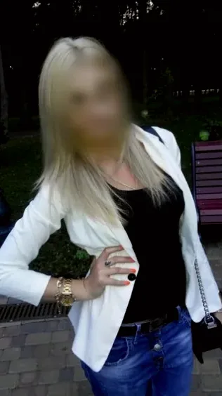 Malou, 35